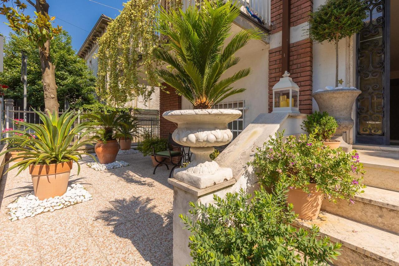Crys: Apartments, Holiday, Business, Verde Βερόνα Εξωτερικό φωτογραφία